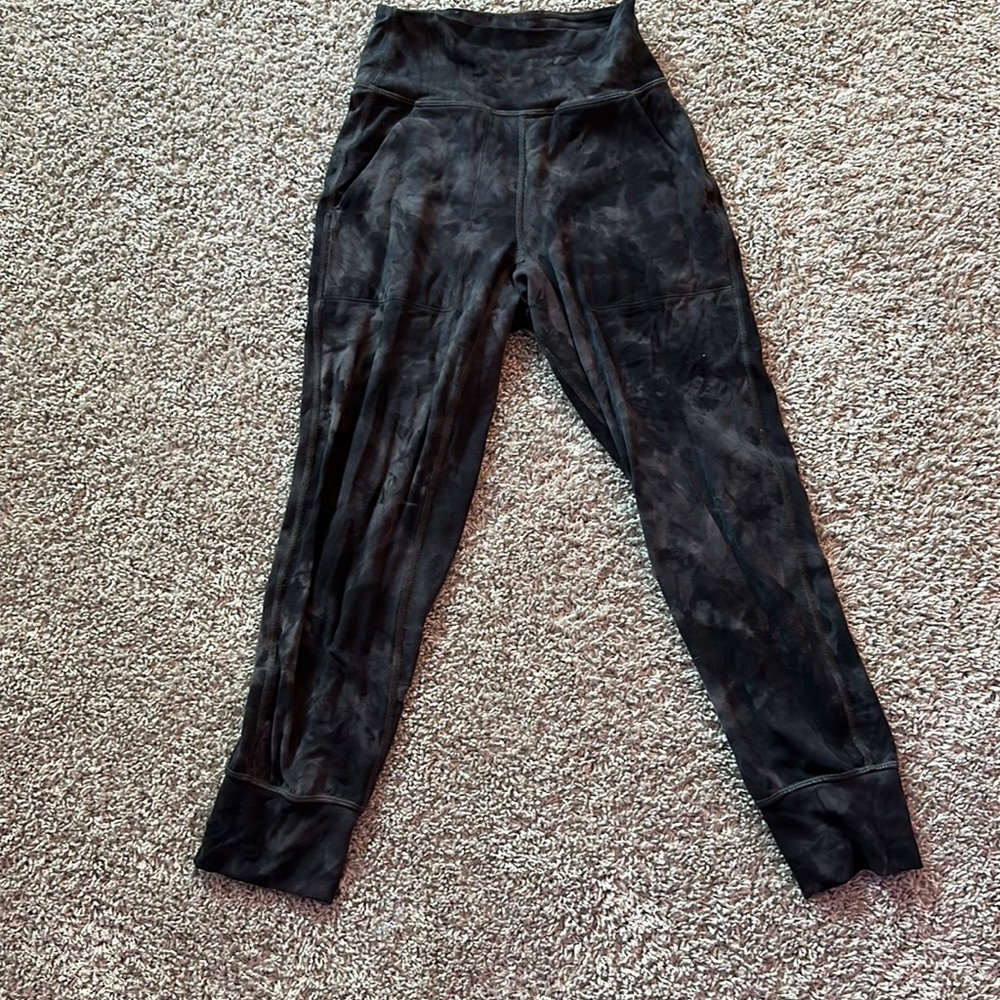 These are lulu lemon joggers, size 0 the color is foggy gray